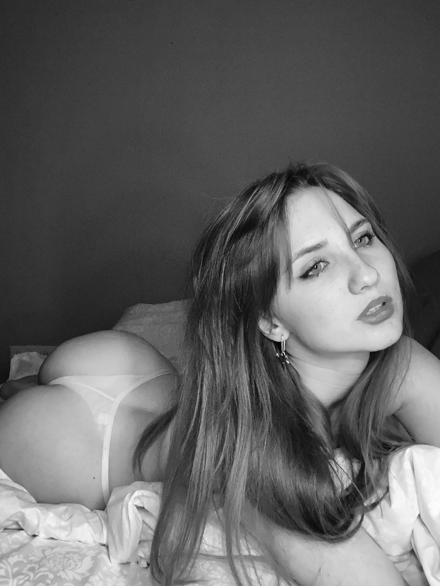 Take a pause and enjoy Nata nude — streaming from City