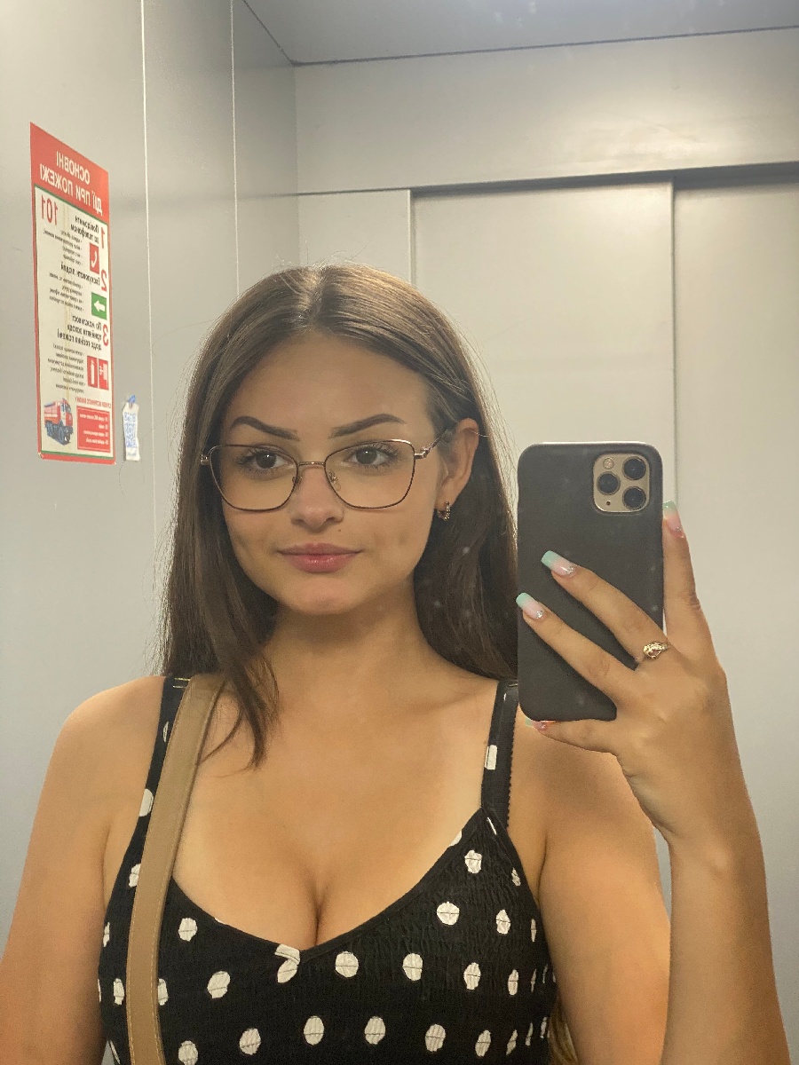 Sexy model Stacy in City